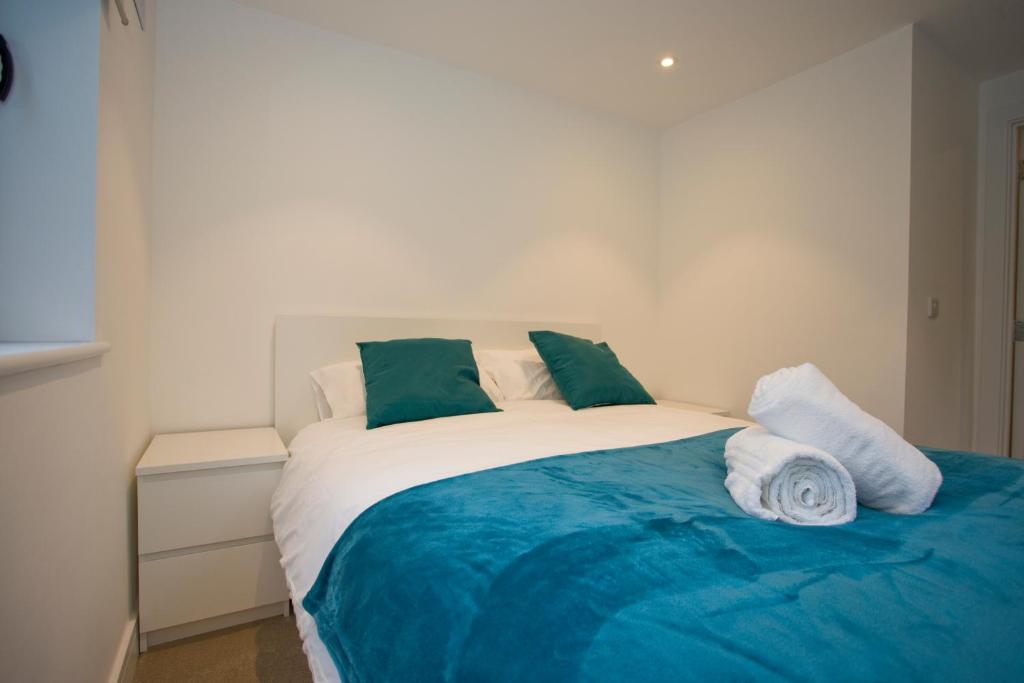 14 Compass Point room 3